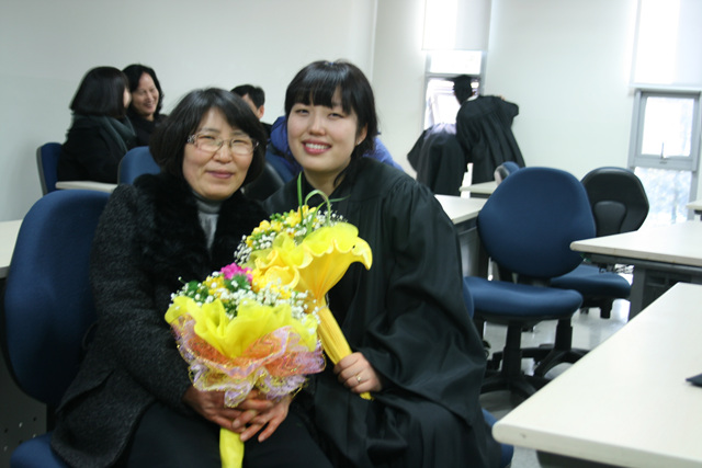 IMG_3190.jpg : 2012. 02. 16 나래, 선미 졸업식