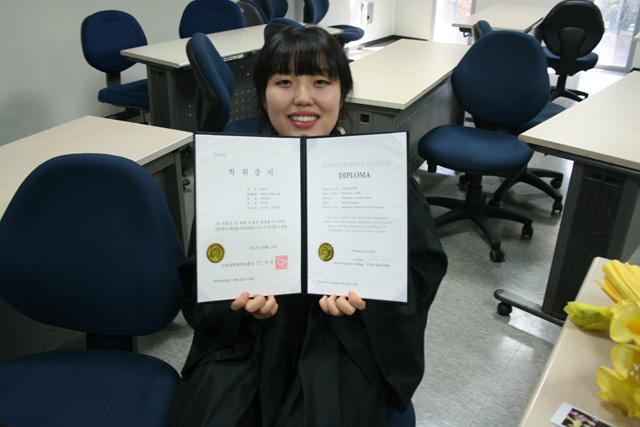 IMG_3203.jpg : 2012. 02. 16 나래, 선미 졸업식