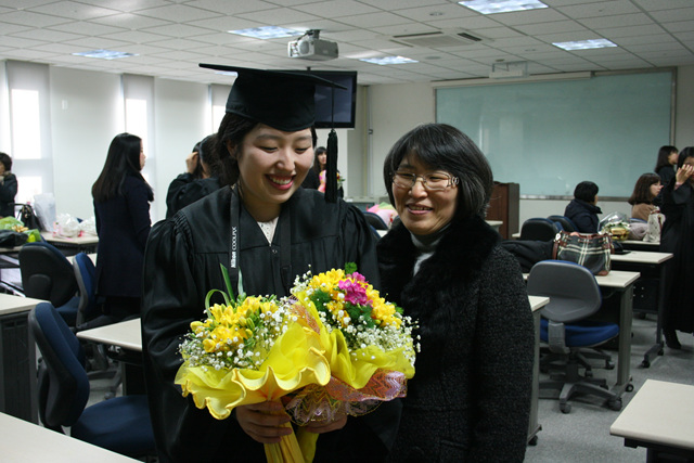 IMG_3098.jpg : 2012. 02. 16 나래, 선미 졸업식